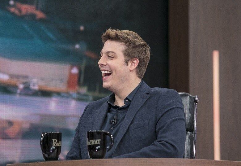 O cantor ainda aproveita para falar do
sucesso de seu filho, o pequeno Enzo, de apenas 10 anos. Os vídeos do garoto,
que também é cantor, já têm mais de 30 milhões de visualizações na internet