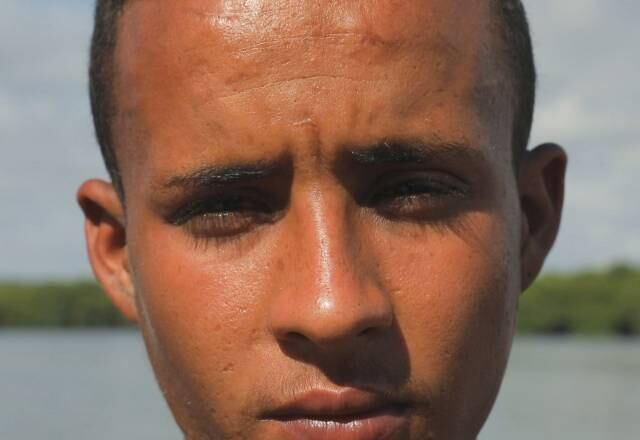 "Se fosse por mim, eu não trabalharia com isso
aí. Eu não sonhava com isso pra minha vida", lamenta José Silvio, um jovem
de 21 anos que cata sururu desde os sete.