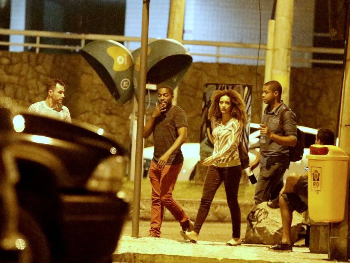 O casal estava acompanhado por um amigo no jantar