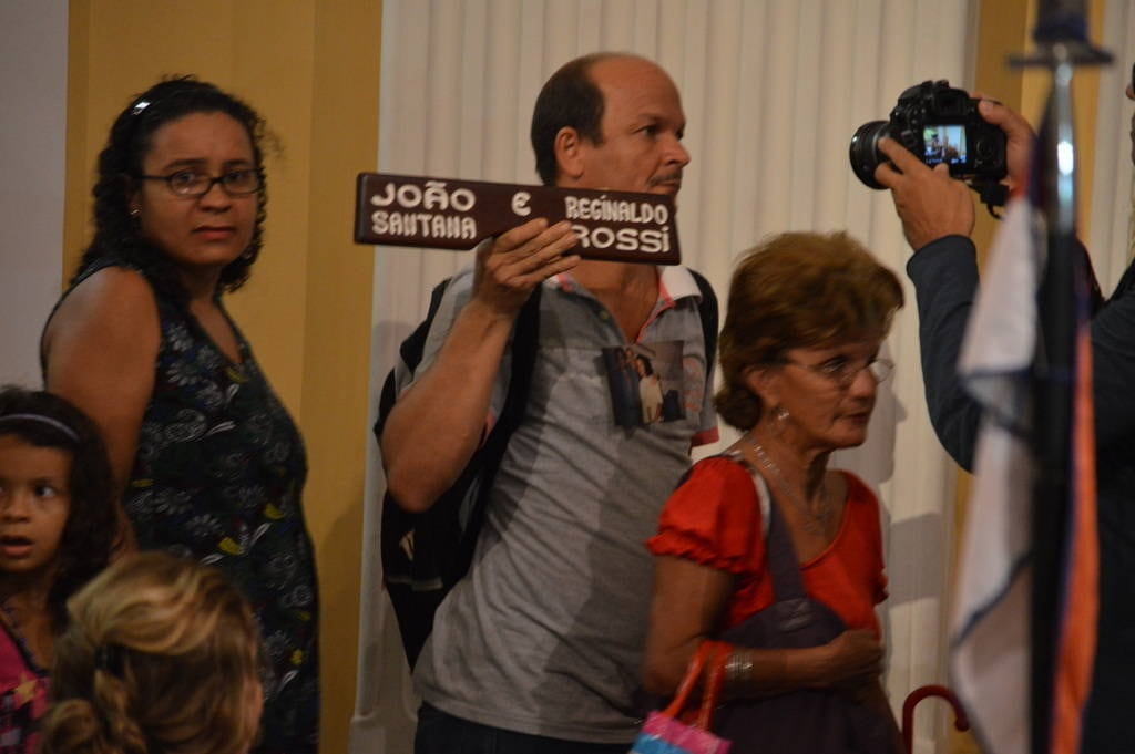 Fãs fizeram fila para dar o último adeus ao cantor