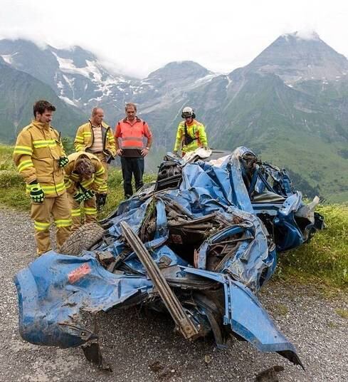 A polícia acredita que a causa do acidente tenha sido a alta velocidade em que os dois carros estavam na hora do ocorrido