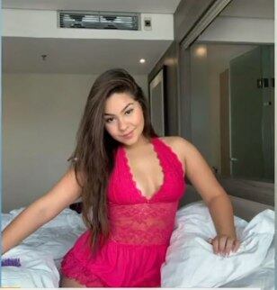 Já Ingrid Caroline Borges, influenciadora digital conhecida por vídeos de dança virais, foi presa em 2022 por suspeita de tentar dar um golpe no Leblon, na zona sul do Rio, no fim de janeiro de 2022. A jovem foi pega ao tentar se hospedar em um hotel com um cartão clonado, segundo a polícia, e atualmente se encontra em liberdade
