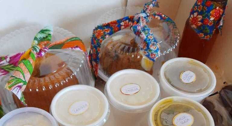 Rita prepara os quitutes de festa junina com base em receitas de sua avó