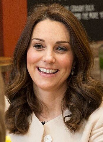 As mulheres das novas gerações da Realeza também gostam de bebida alcoólica. Kate Middleton, esposa do Príncipe William e Duquesa de Cambridge, gosta de um coquetel chamado Crack Baby, que mistura vodca, champagne e maracujá.
