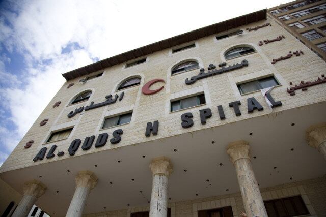 Hospital Al-Quds abriga cerca de 400 pacientes e milhares de desalojados