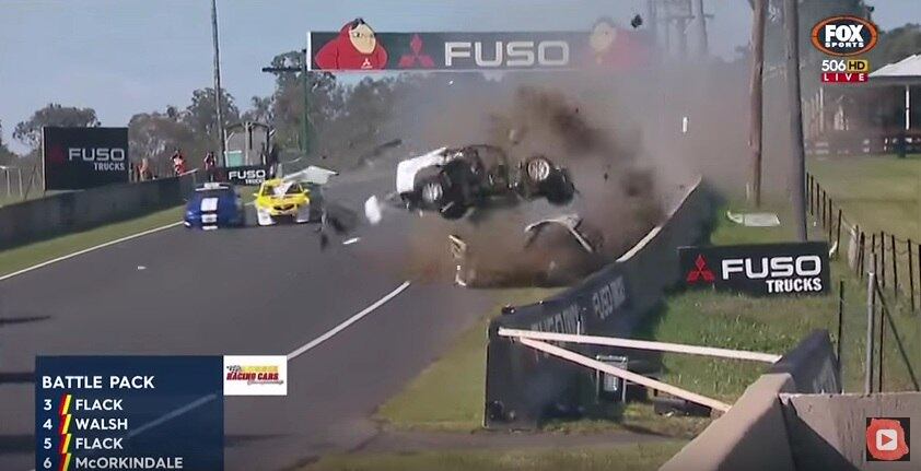 Apesar da forte batida, Flack, que estava a mais de 230 km/h, acabou sobrevivendo 