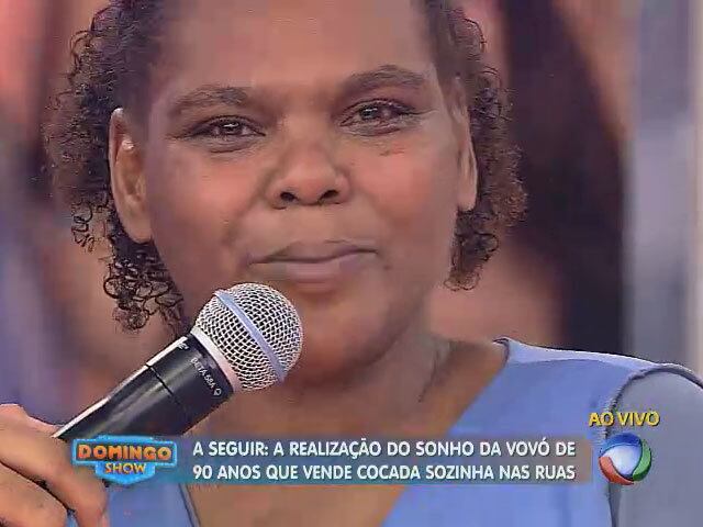 Simone aproveitou a oportunidade para se desculpar

— Pedi perdão porque não fui mãe suficiente pra cuidar deles, eu era muito jovem irresponsável. Mas, agora eu peço que eles me perdoem


+ Emoção no Domingo Show! Após 20 anos, jovens adotados por europeus encontram a família biológica

+ Aproveite e confira as matérias do programa Domingo Show

+ Já curtiu a página do Domingo Show no Facebook? É só clicar!

+ Siga o Domingo Show no Twitter e receba conteúdos exclusivos!