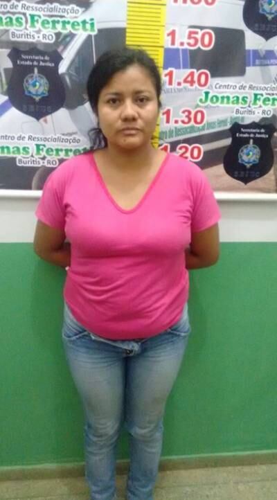 Elivanilde Correia
da Conceição foi presa em flagrante. Segundo a Polícia Militar, a mulher
esquentou a colher nas chamas do fogão e queimou a menina com forma de punição
por ter pegado dinheiro sem pedir