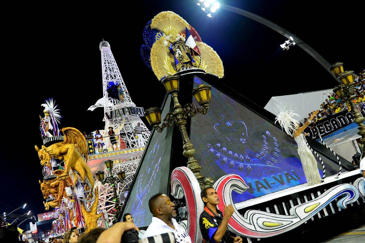 Atual campeã do Carnaval, a Vai-Vai homenageou a França