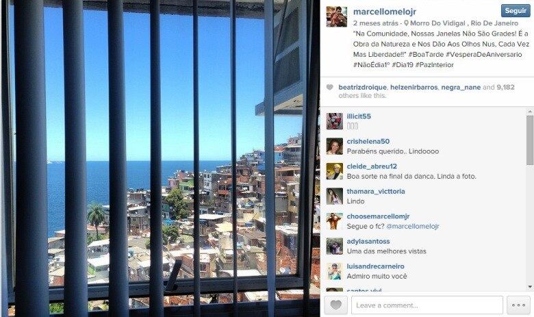 Marcello Melo Jr. foi criado no Vidigal e atualmente mora com a namorada, Carolina Alves na localidade. O ator adora postar em suas redes sociais fotos da vista de sua casa na comunidade. Mas isso pode mudar, o casal pretende selar a união e se mudar para outro endereço
