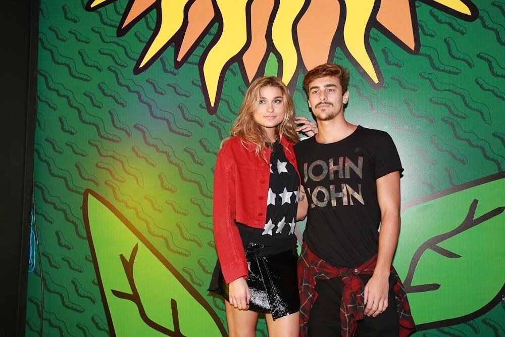 Sasha e o namorado, Bruno Montaleone, foram juntinhos ao festival e posaram para os fotógrafos