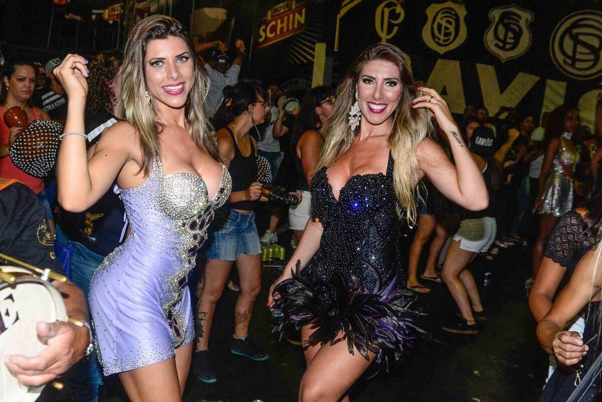 Ana Paula fez questão de posar com a irmã, Tati Minerato