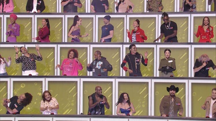 O fim de semana trouxe a ansiedade para conferir o novo episódio do Canta Comigo Teen 4 neste domingo (23)! O público que prepare o coração, pois, além de se divertirem no palco, os jovens talentos vão deixar muita gente espantada com suas interpretações. Quer saber o que vai rolar? Veja na galeria a seguir!