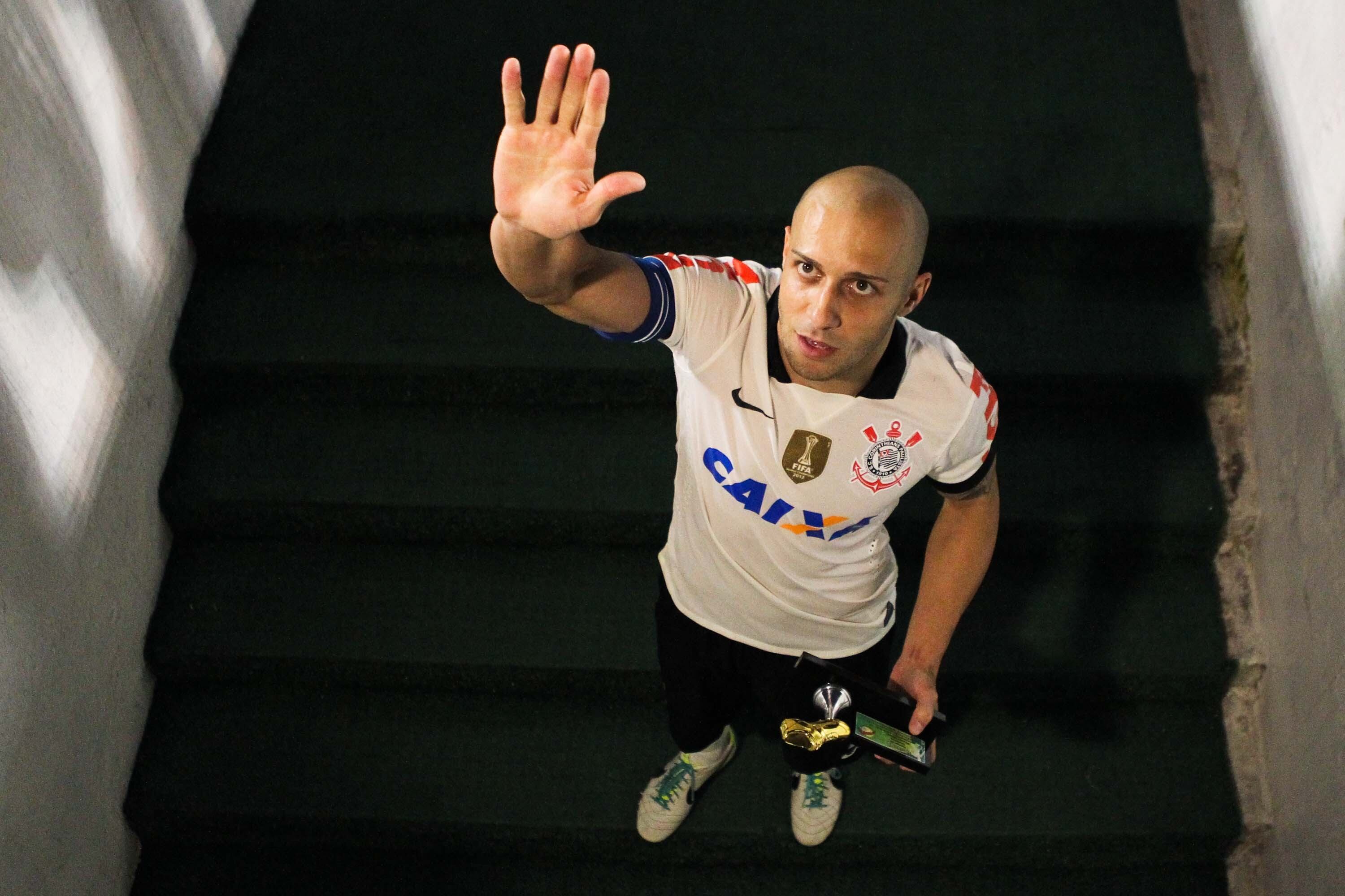 Emoção também não faltou na partida contra o Internacional, no dia 30 de novembro. O jogo marcou a despedida do capitão Alessandro diante da Fiel, pois o lateral já anunciou sua aposentadoria para o fim de dezembro
