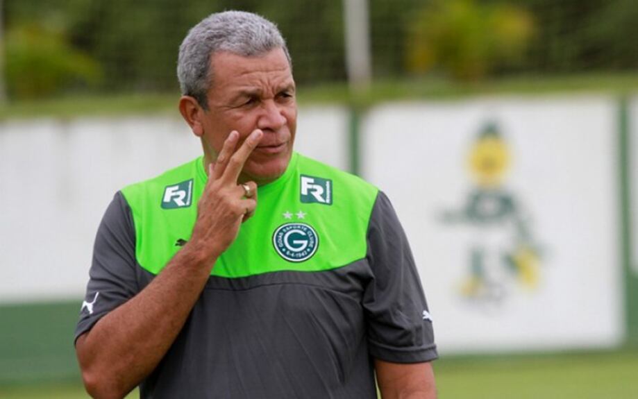 Hélio dos Anjos deixou o Goiás em maio de 2018 e ainda não se recolocou no mercado. Na sua sexta passagem pelo clube, o técnico fez 43 jogos, com 18 vitórias, 13 empates e 12 derrotas.