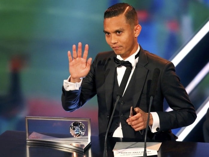 Mohd Faiz Subri se atrapalhou na hora de encontrar discurso