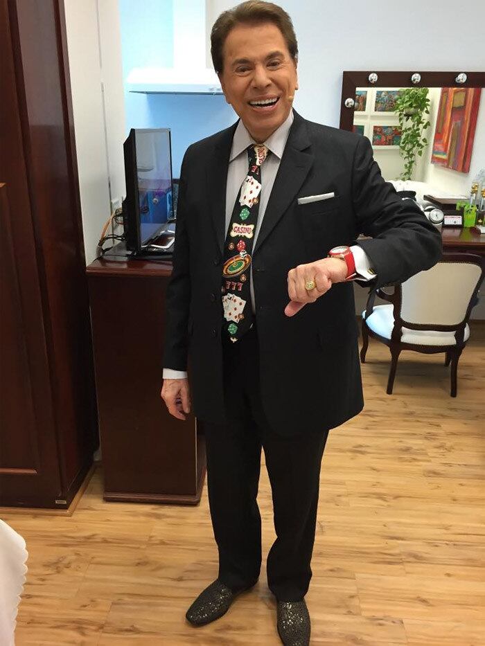 Econômico


Silvio Santos
também não é chegado a comprar roupas de grife. A maioria de suas roupas gira
em torno de R$ 100. “Se ele pudesse, iria até o Brás fazer compras”, disse
Carlinhos Aguiar, que o conhece há três décadas