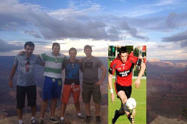 Amigos íntimos são assim: você tira foto com eles (no caso, o jogador de futebol) mesmo eles estando em outro lugar
