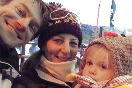 Tornar-se mãe não é uma experiência simples e fácil. O período que sucede o parto é o momento em que as mulheres estão mais propensas a doenças mentais, como depressão ou psicose. A psicose pós-parto, uma doença pouco compreendida, afeta uma em cada 500 mães e pode levar ao suicídio ou mesmo ao assassinato de bebês. A professora universitária britânica Sally Wilson passou por isso e conta sua experiência. Leia mais