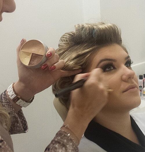 Nas redes do apresentador do Domingo Show, tem fotos da namorada se maquiando para sair de casa

+ Aproveite e confira as matérias do programa Domingo Show

+ Já curtiu a página do Domingo Show no Facebook? É só clicar!

+ Siga o Domingo Show no Twitter e receba todas as notícias do programa