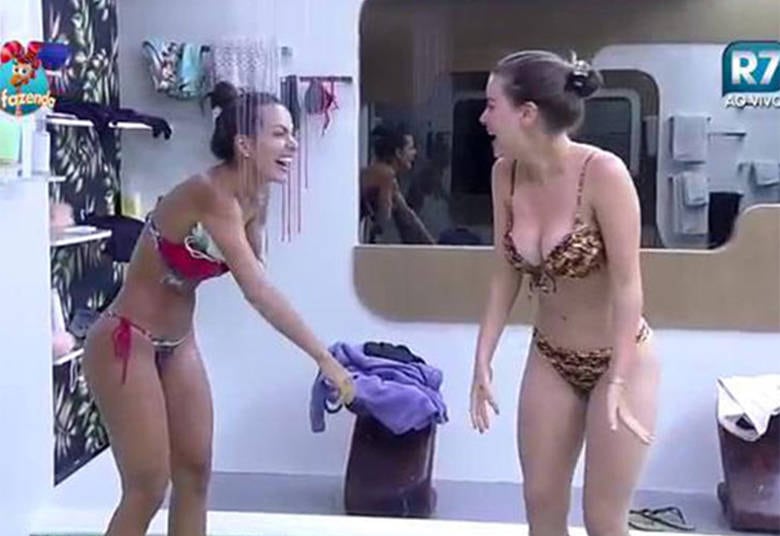 A sintonia era tanta que a dupla não se
desgrudava nem na hora do banho. Rayanne e Carla já se conheciam antes do
reality, mas não eram próximas. Agora, em compensação, esse grude deve
permanecer fora do programa também

+ Em atividade, peões comentam momentos marcantes de cada uma das semanas de confinamento
+ Turma do Ronco: Peões descansam durante a tarde do último sábado de A Fazenda 8
+ Douglas, Rayanne e Ana Paula cantam músicas de Latino e peão enfatiza: “Quem planta sacanagem colhe solidão”


