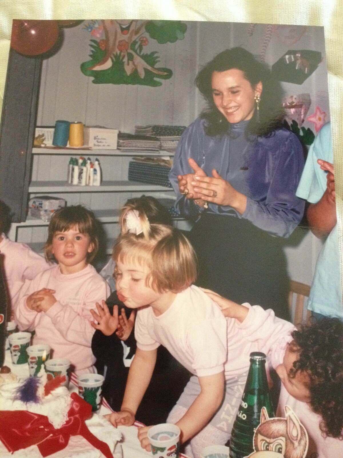 Veridiana também já deixou a mãe de “cabelo em pé”.

  


— Procuramos a Veri pela casa inteira e ela estava dentro de
um aquário cheio de peixes. Ela estava totalmente molhada