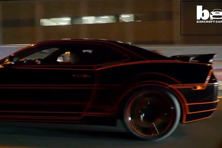 As linhas na cor laranja são refletivas e denotam certa particularidade ao dono do carrão