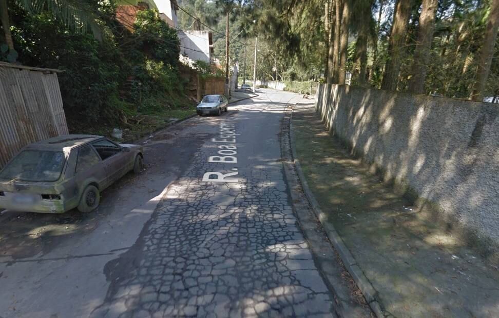 Menino de 15 anos estava com um colega, a caminho de casa