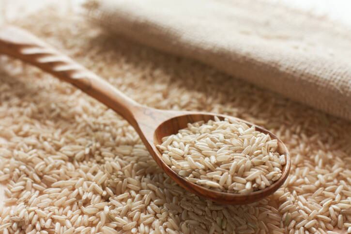Consuma grãos integrais

Os cereais integrais, como arroz integral, cevada, aveia e trigo também estão entre as  estratégias para perder peso. Eles têm menos calorias e podem melhorar o colesterol 
