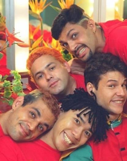 Em um outro show, conheceram Rick Bonadio, o que seria o começo do sucesso. Eles deixaram de ser Utopia e finalmente viraram os Mamonas Assassinas. As principais músicas da banda são "Pelados em Santos", "Vira-Vira" e "Robocop Gay"