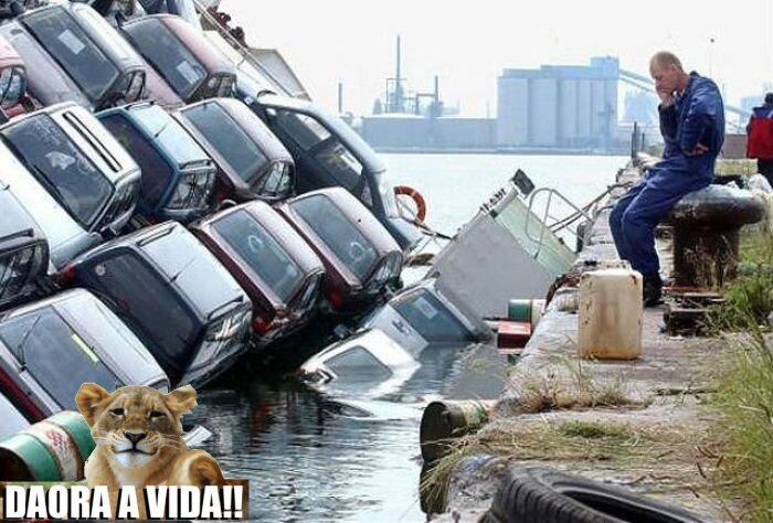 — Acorda, moço! Acorda!