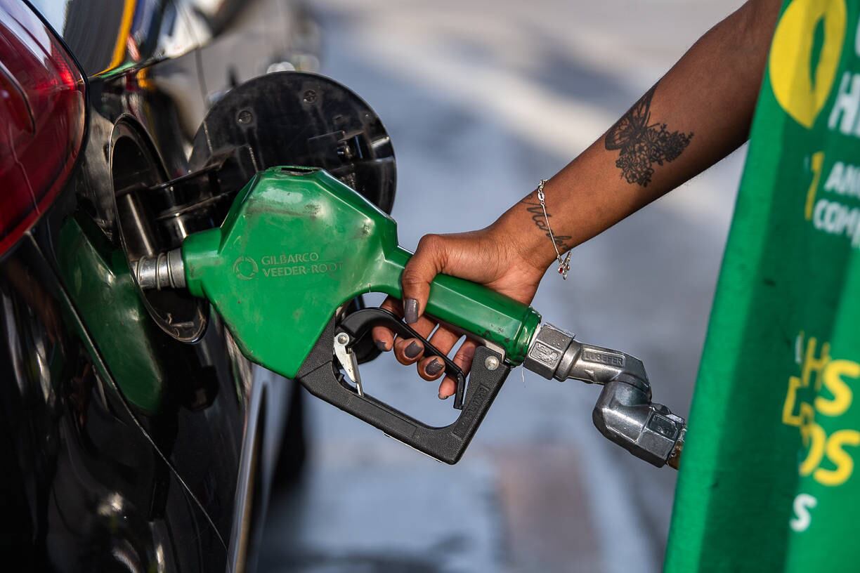 Combustíveis mais baratos puxaram queda do custo de vida em SP