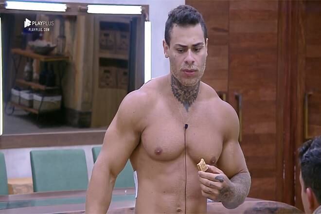 Mas Leo não parou por aí. Além de mudar o próprio visual, o peão também fez as vezes de barbeiro e ajudou vários peões a mudarem o visual