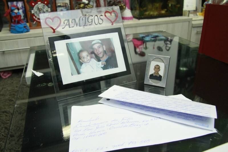Toda semana, as cartas de Danilo enchem a família de esperança