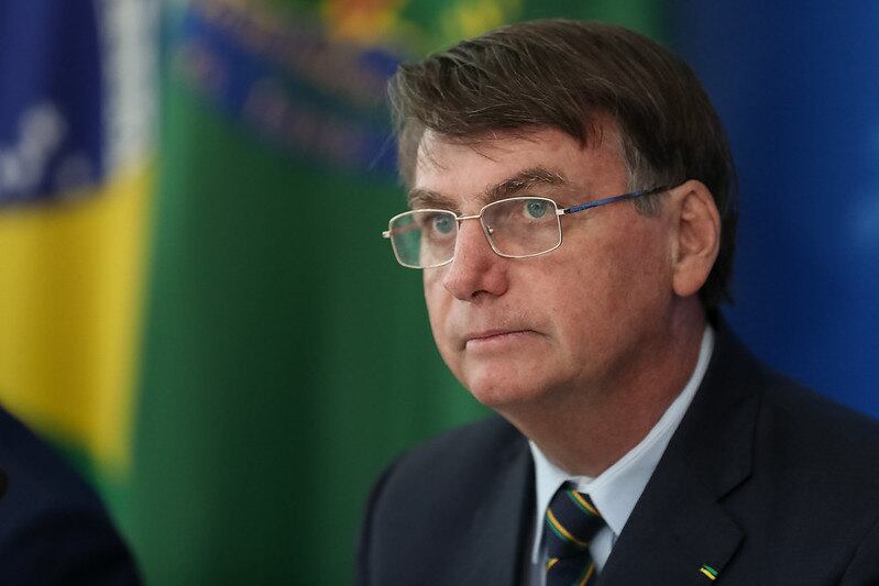 Dólar chegou a R$ 4,38 nesta quinta-feira (13)