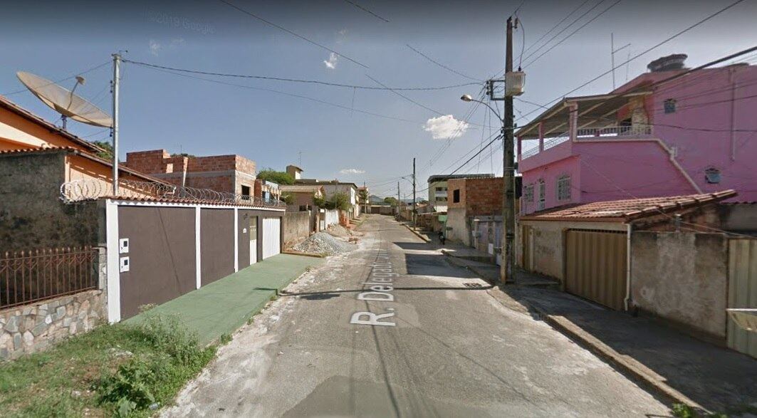 Caso teria acontecido nesta rua em Igarapé (MG)