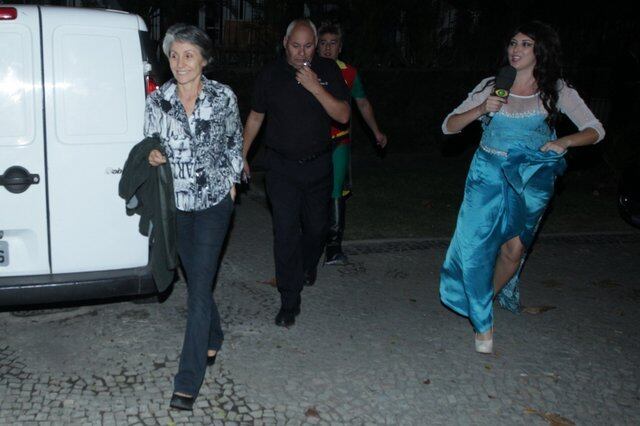 Cássia Kis Magro fez de tudo para fugir da Elsa do Pânico na Band