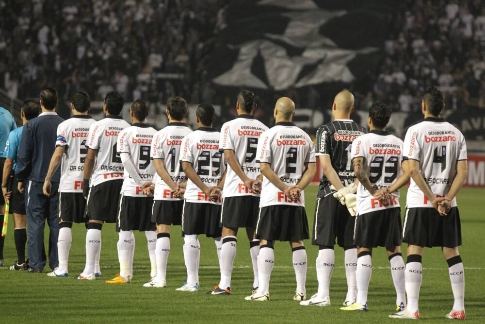 Eliminação na reta final do Paulistão: antes de começar o Brasileirão de 2011, o Corinthians entrou no Paulistão como um dos grandes favoritos, mas acabou perdendo a decisão para o Santos