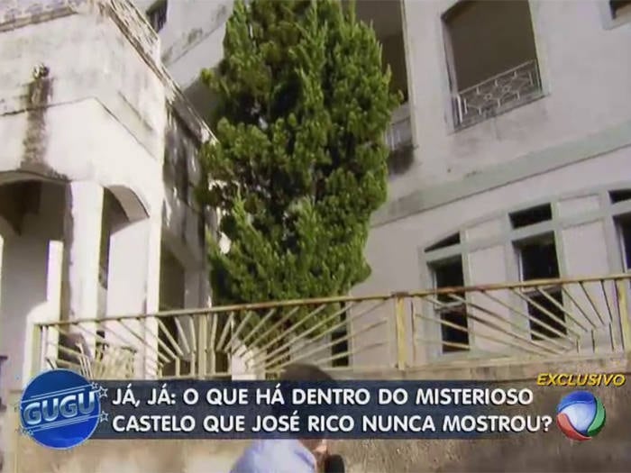 

Na entrada do castelo, Gugu
quis saber quem arquitetou o local.

 



— Ele mesmo, Gugu. Inclusive,
ele escolheu as janelinhas. Tudo tinha que ser da forma que ele sonhava. Tudo
era do gosto dele

