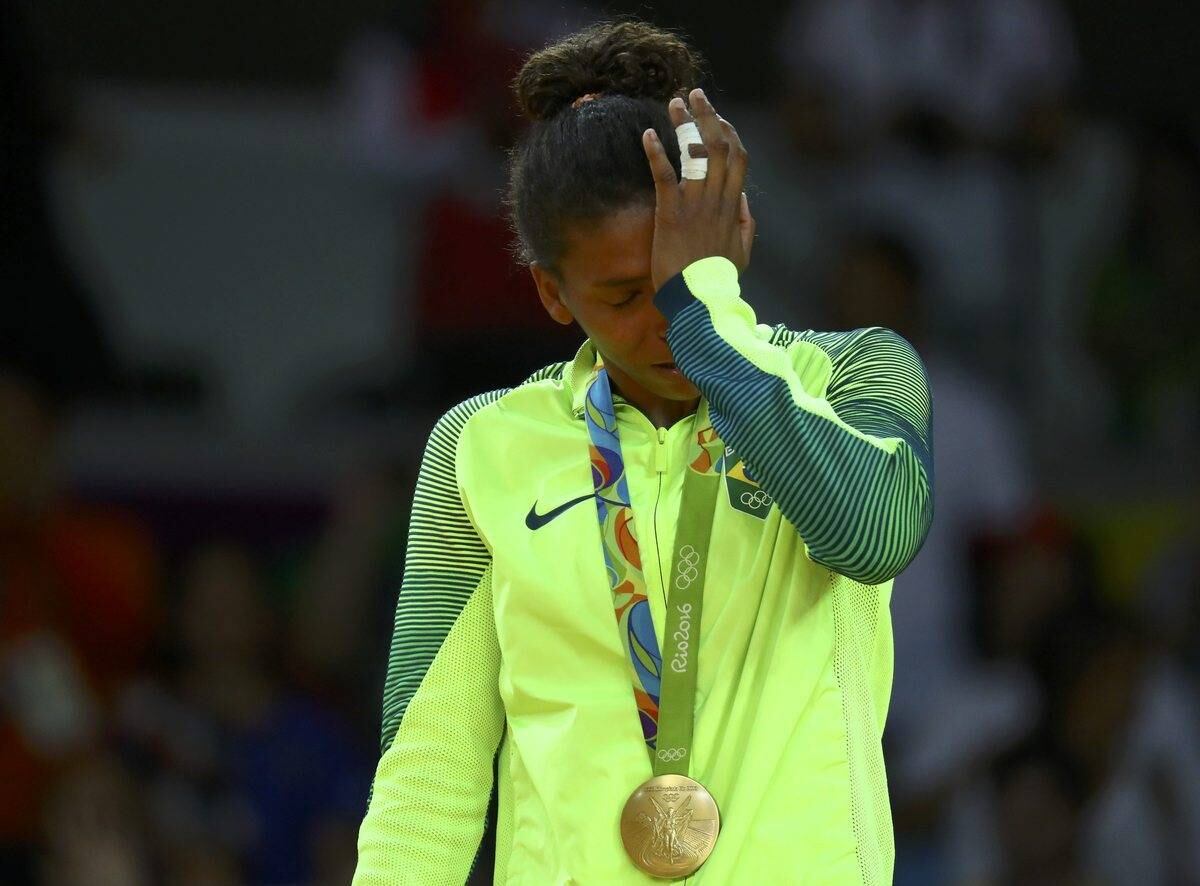 Mas a vida ainda lhe reservava o melhor para a Rio 2016. Calando os que a criticaram após Londres, a judoca passou por todas as adversárias e conquistou o sonhado ouro olímpico, emocionando todo o Brasil