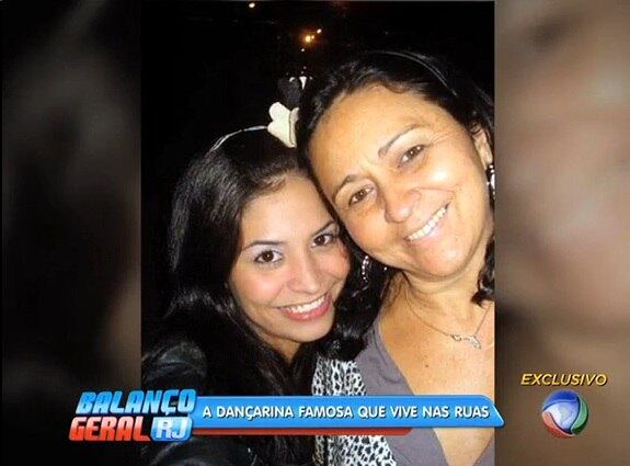 Ainda na adolescência, Juliana abandonou os estudos para se dedicar à carreira artística