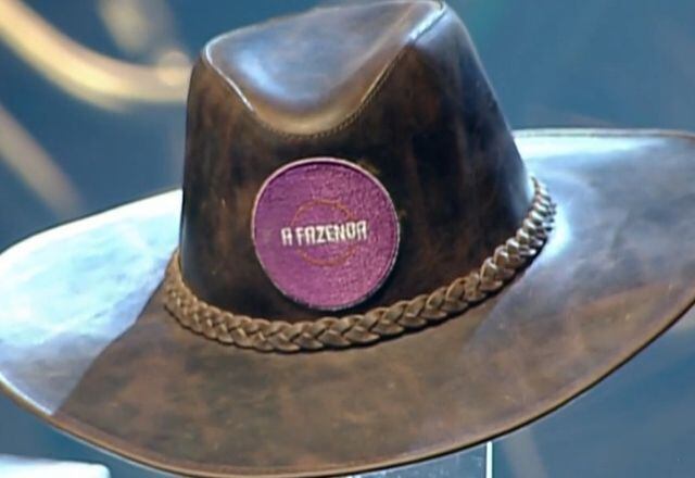 O cobiçado chapéu do Fazendeiro sempre foi a meta e também o temor de todos os peões. Para conseguir a liderança da sede, era preciso correr o risco de estar na Roça e poder acabar fora do jogo. Relembre agora todas as Provas do Fazendeiro que rolaram em A Fazenda 12!