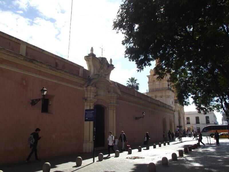 Fachada do Museo de Arte Religioso Juan de Tejeda: um olhar intelectual para as obras sacras
Leia a reportagem especial de Miguel Arcanjo Prado: Córdoba é cidade jovem, histórica e intelectual da Argentina