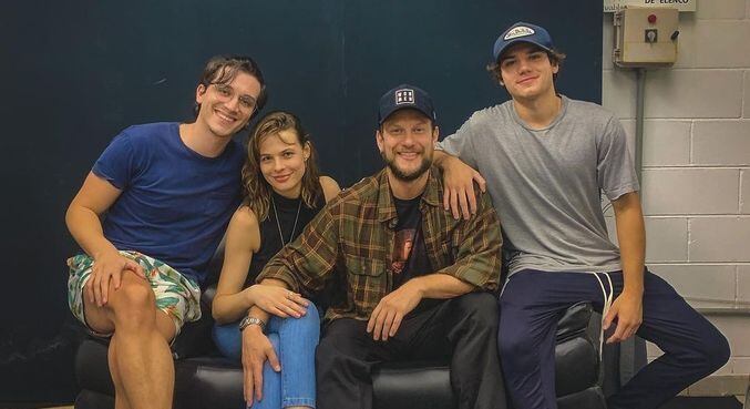 Elenco de Reis viaja pelo Rio de Janeiro durante a pausa nas gravações