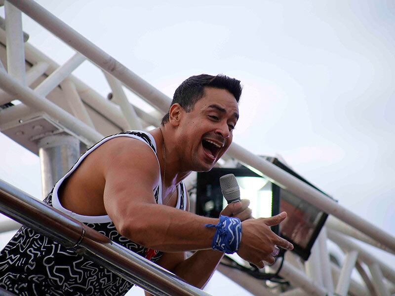 A banda colocou todo mundo para quebrar na Barra