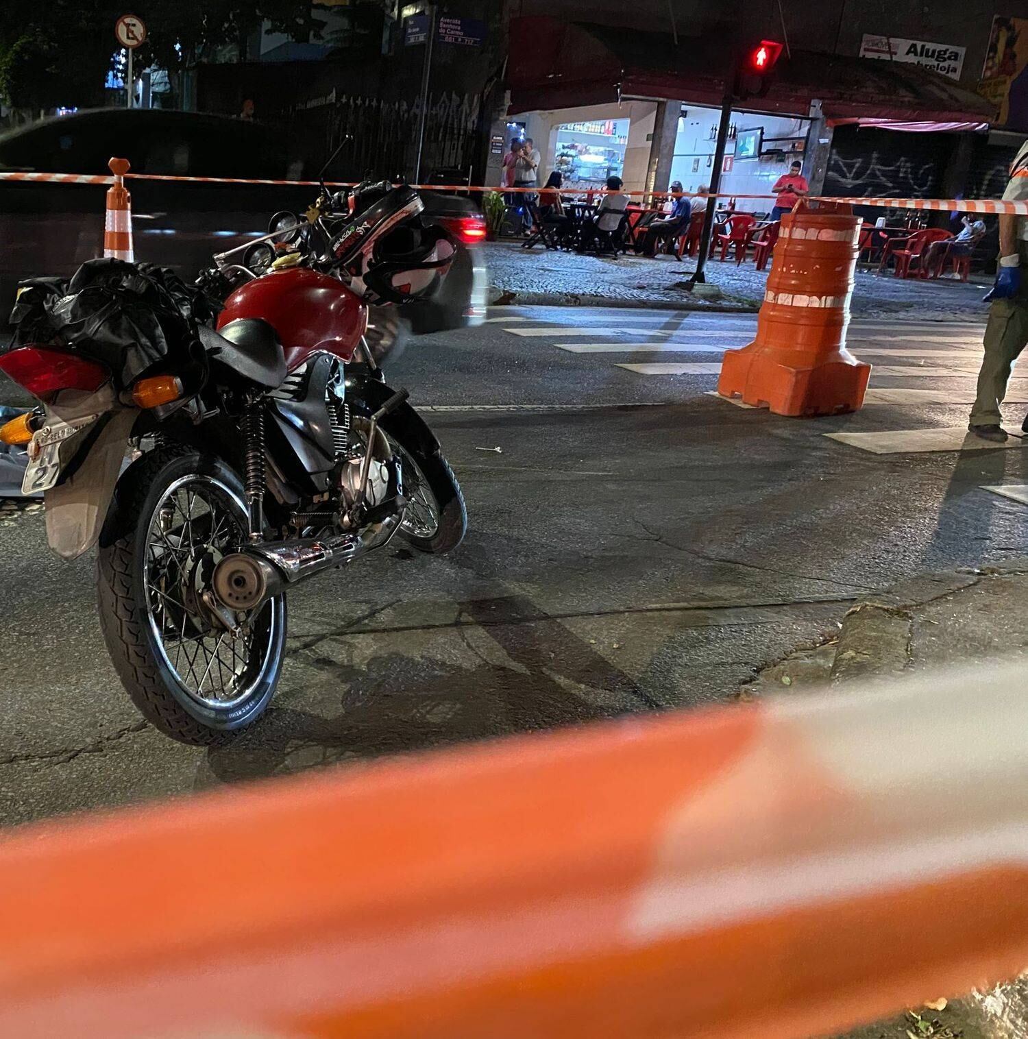 Pedestre foi atingido por moto ao atravessar avenida
