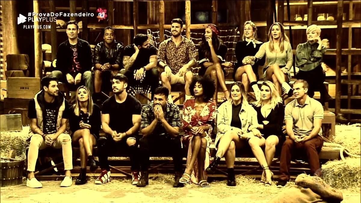 Logo no início do programa, a Equipe Sol perdeu uma prova e teve que dormir na Baia. Oito pessoas dividiram o pequeno espaço com o cavalo