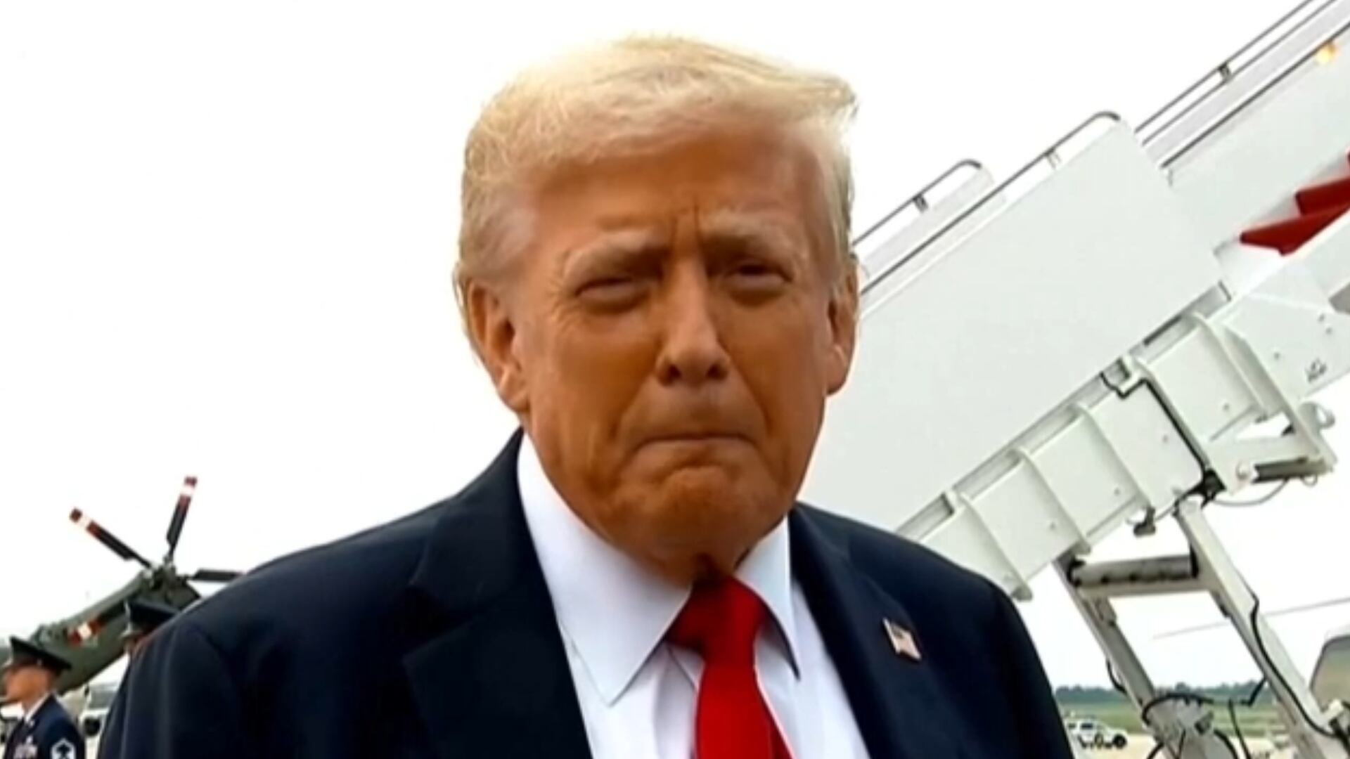 Trump se reúne com secretário-geral da Otan e promete 'anúncio' sobre guerra na Ucrânia