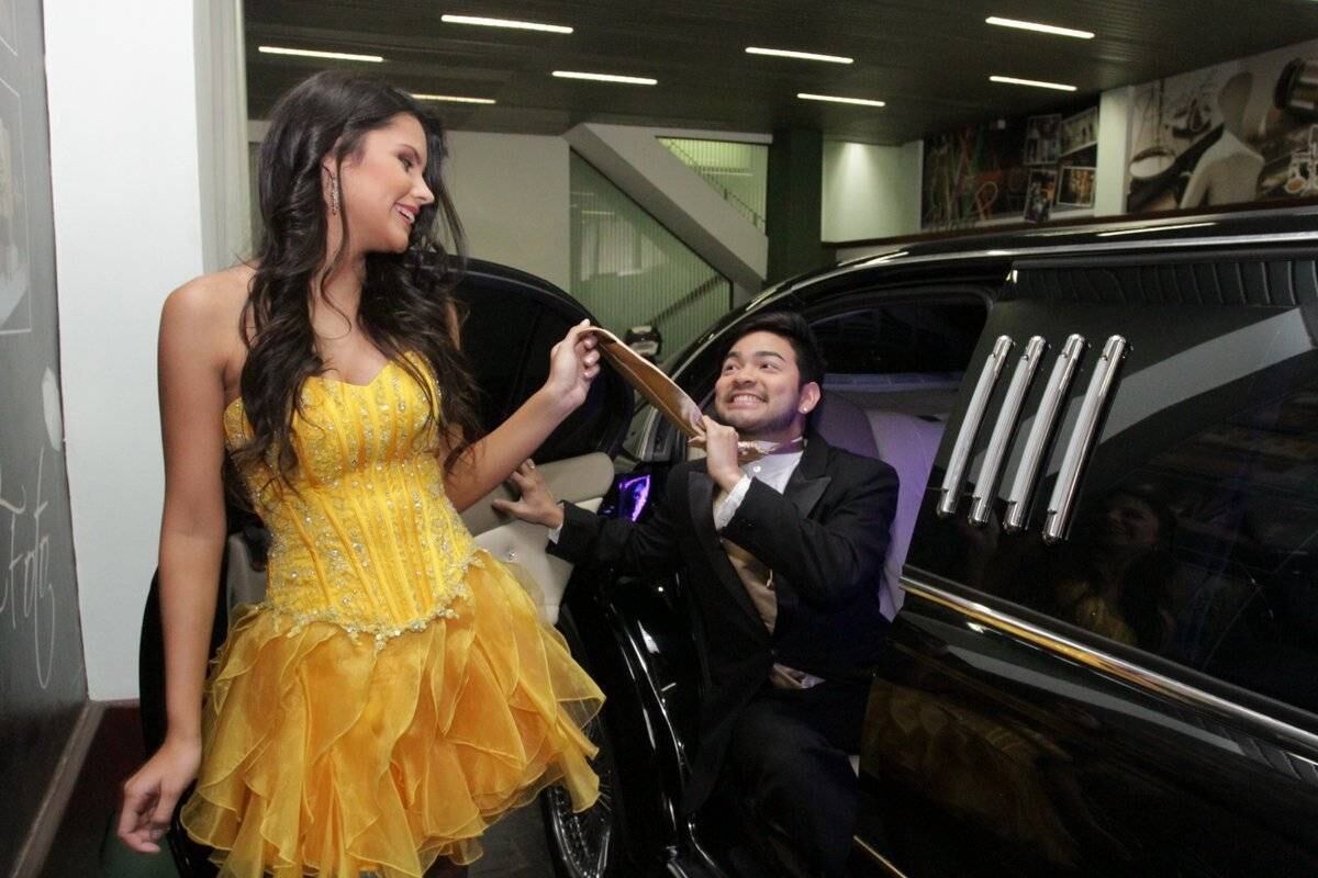 Durante as fotos, Yudi brincou com a bela morena