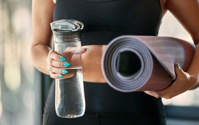 Garrafa de água pode ter 40 mil vezes mais bactérias do que vaso sanitário